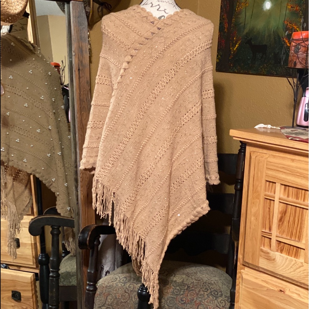 Beautiful Knit Poncho - Picture 6 of 7